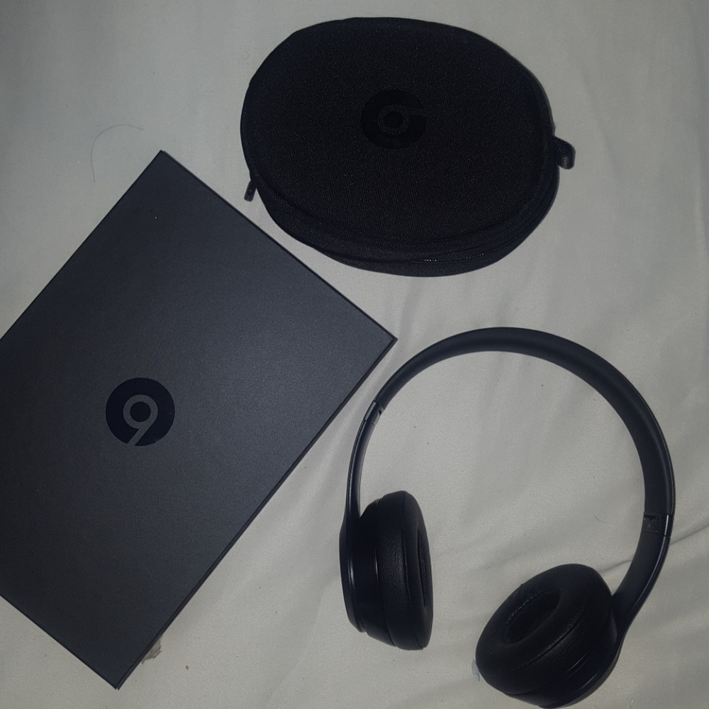 Beats solo3 wireless headphones